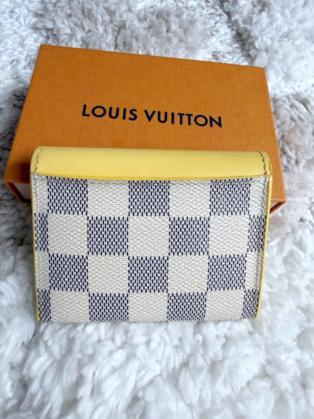 LOUIS VUITTON Jaune Pale Damier Azur Leather Canvas Zoe Compact Envelope Wallet - Picture 3 of 15